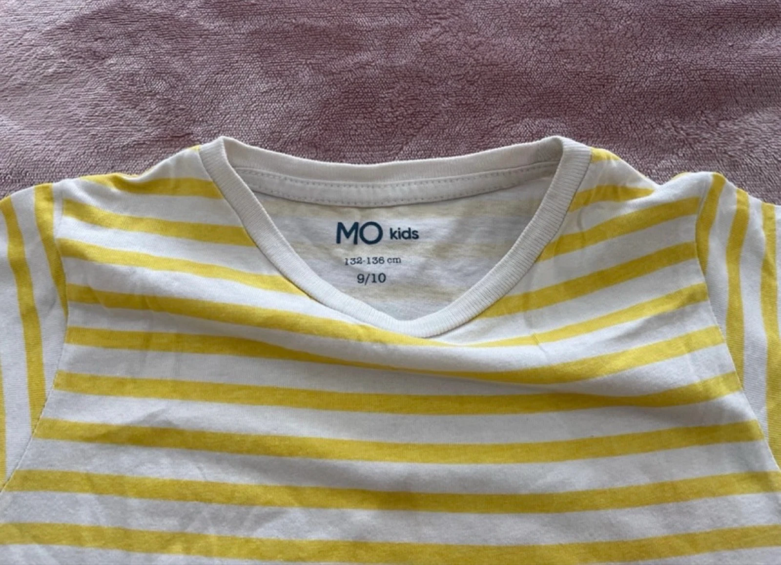 T-shirt MO Kids aux rayures jaunes et blanches – photo 2